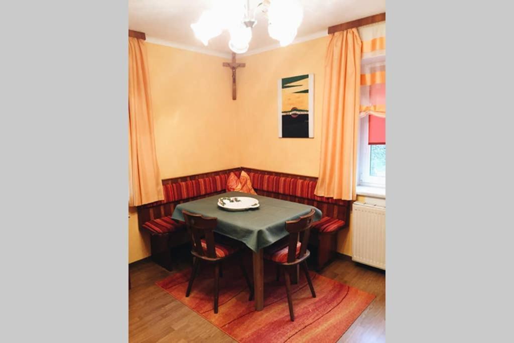 Gemuetliches Ferienhaus Am Waldrand Tropolach Luaran gambar