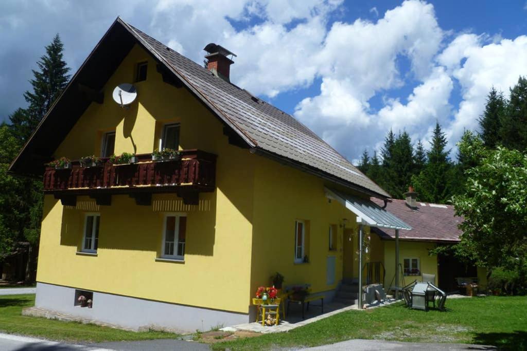 Gemuetliches Ferienhaus Am Waldrand Tropolach Luaran gambar
